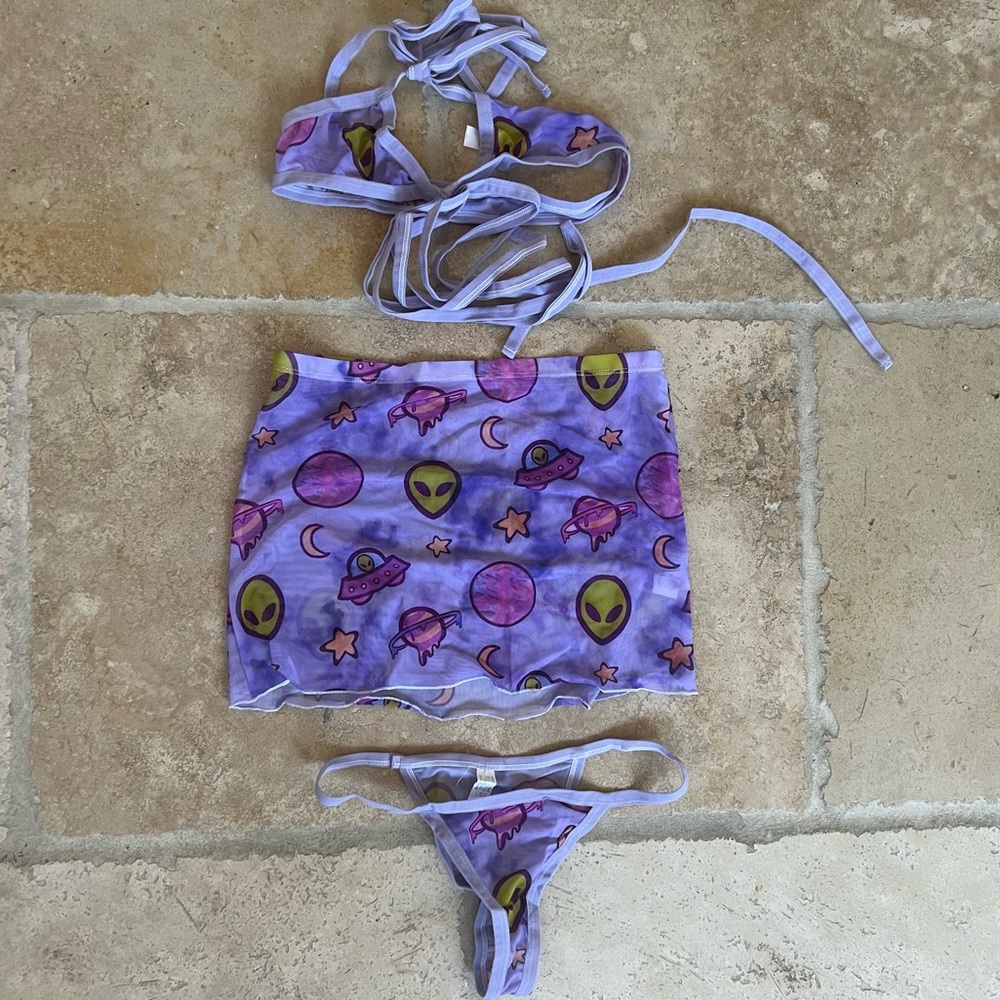 Alien skirt, bra, and thong set
